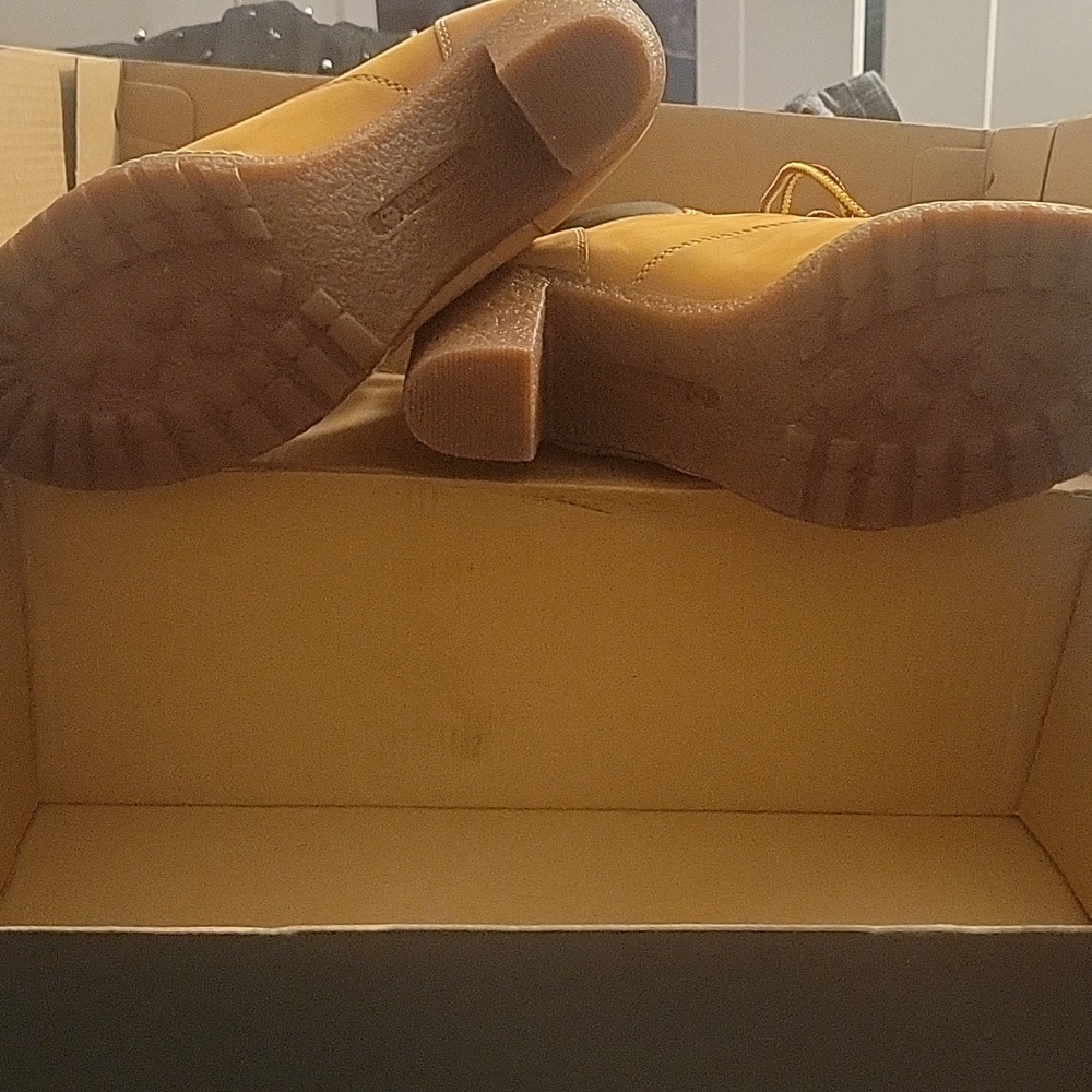 Timberland Women's Tan Lace-Up Heeled Boots with Dark Collar - Picture 3 of 4